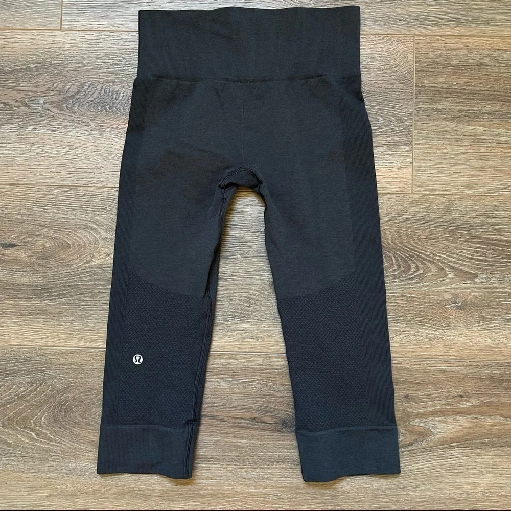 Lululemon Seamlessly Street Crop Gray Size 4